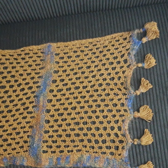NWOT Handmade Brown and Blue Knitted Shawl - Picture 5 of 6
